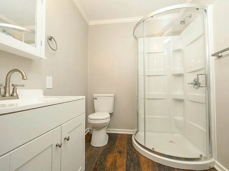 204 Oakland St — Photo 9