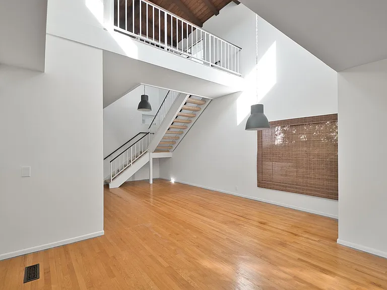 654 24th St — Photo 3
