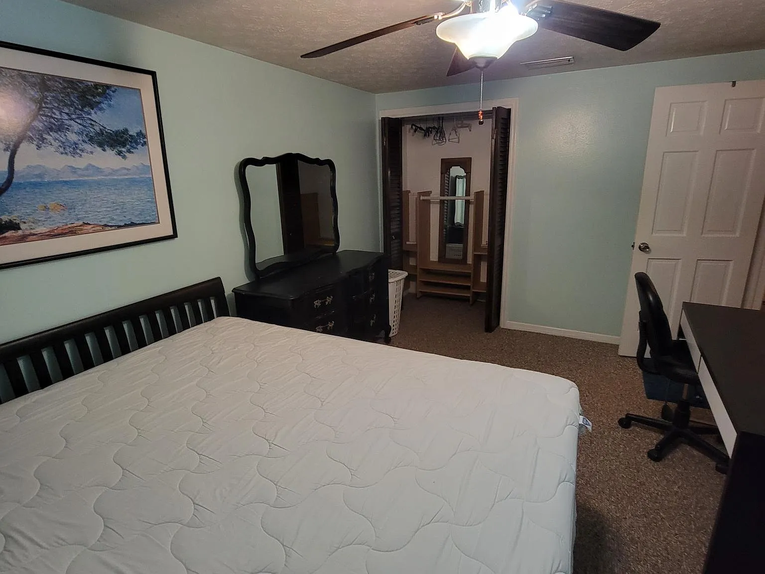 5 bed, 3000 sqft, $925 — Photo 2