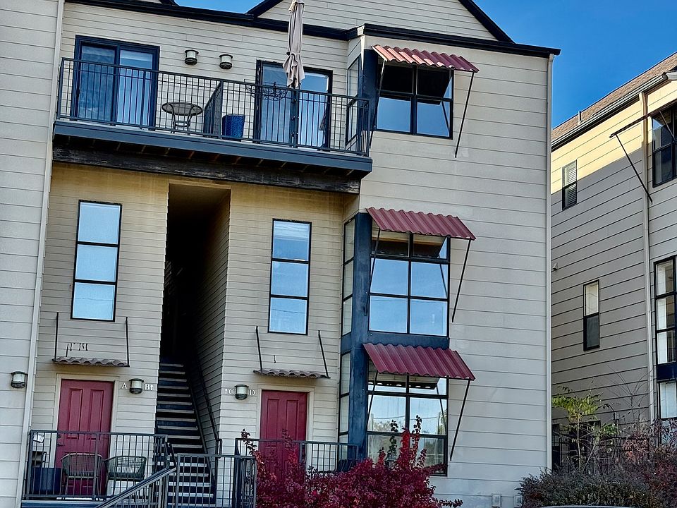 Top right unit, no neighbors above!