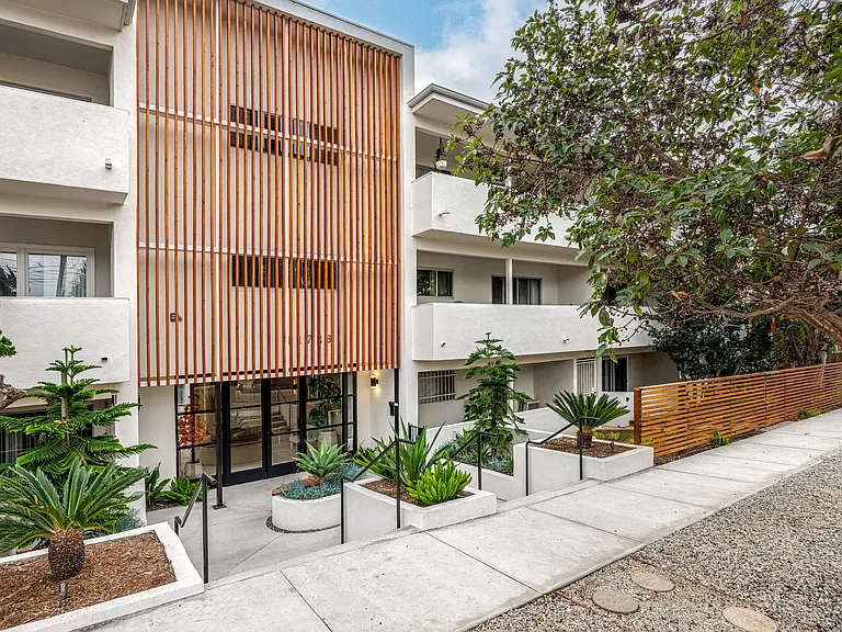West Brent Apartments — Photo 8