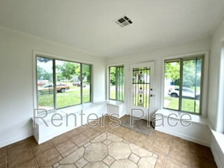 5501 S Newport Ave — Photo 3