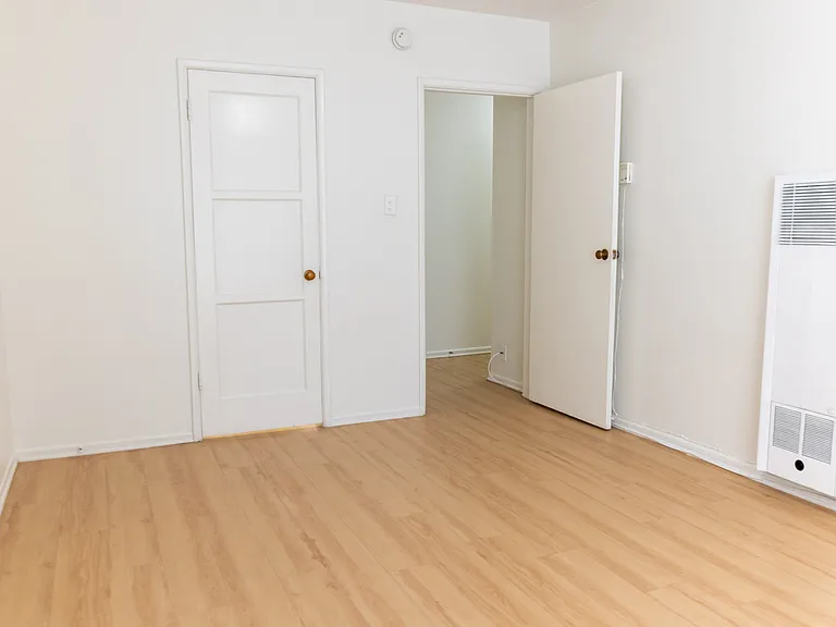 Gayley Manor Apartments — Photo 49