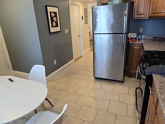 4th image of 21 Rossmore St #3