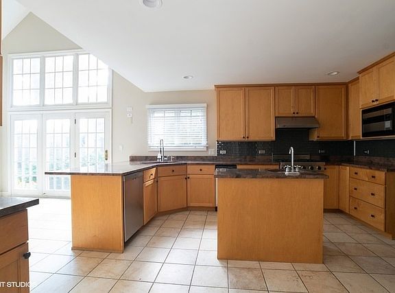 4th image of 1721 Yale Ct