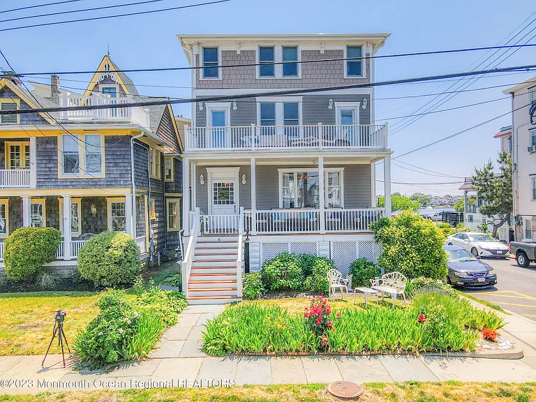16 Abbott Ave — Photo 41