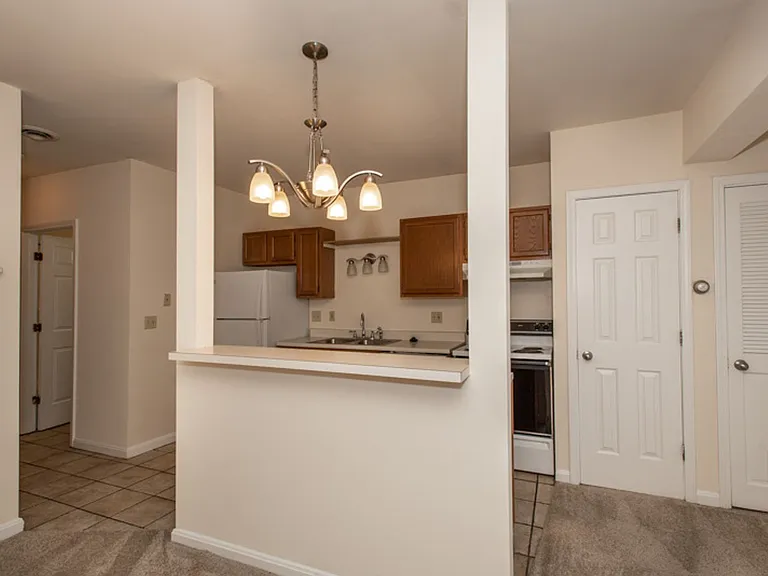 Walk to UC & UC Medical | 1BR/2BR Apartments — Photo 46