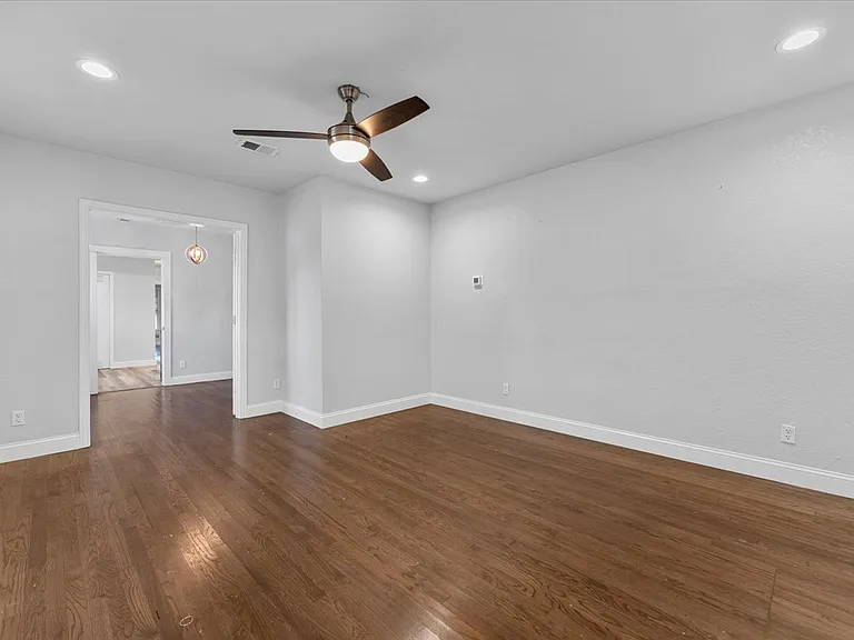 1119 Clinton St — Photo 19