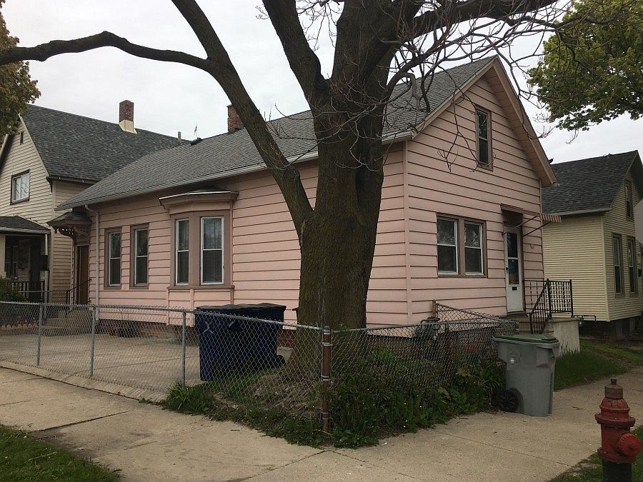 2nd image of 338 W Orchard St