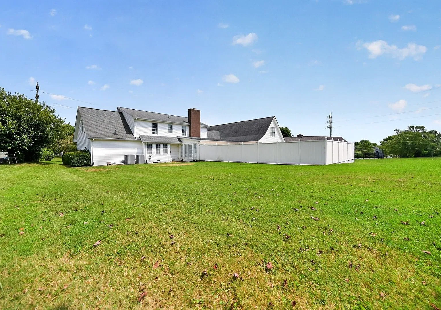 Spacious 4BR House in Somerset — Photo 3