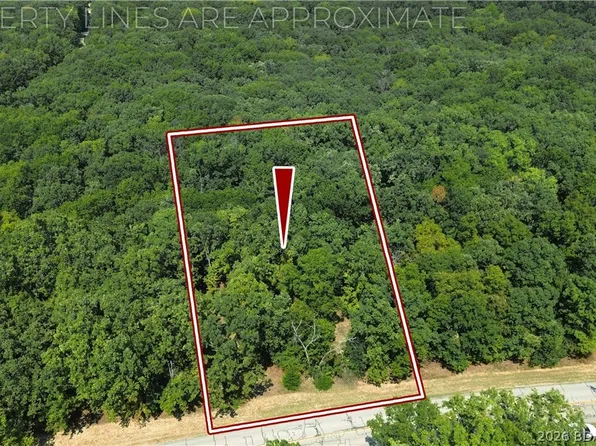 640 Grand Point Blvd, Sunrise Beach, MO 65079