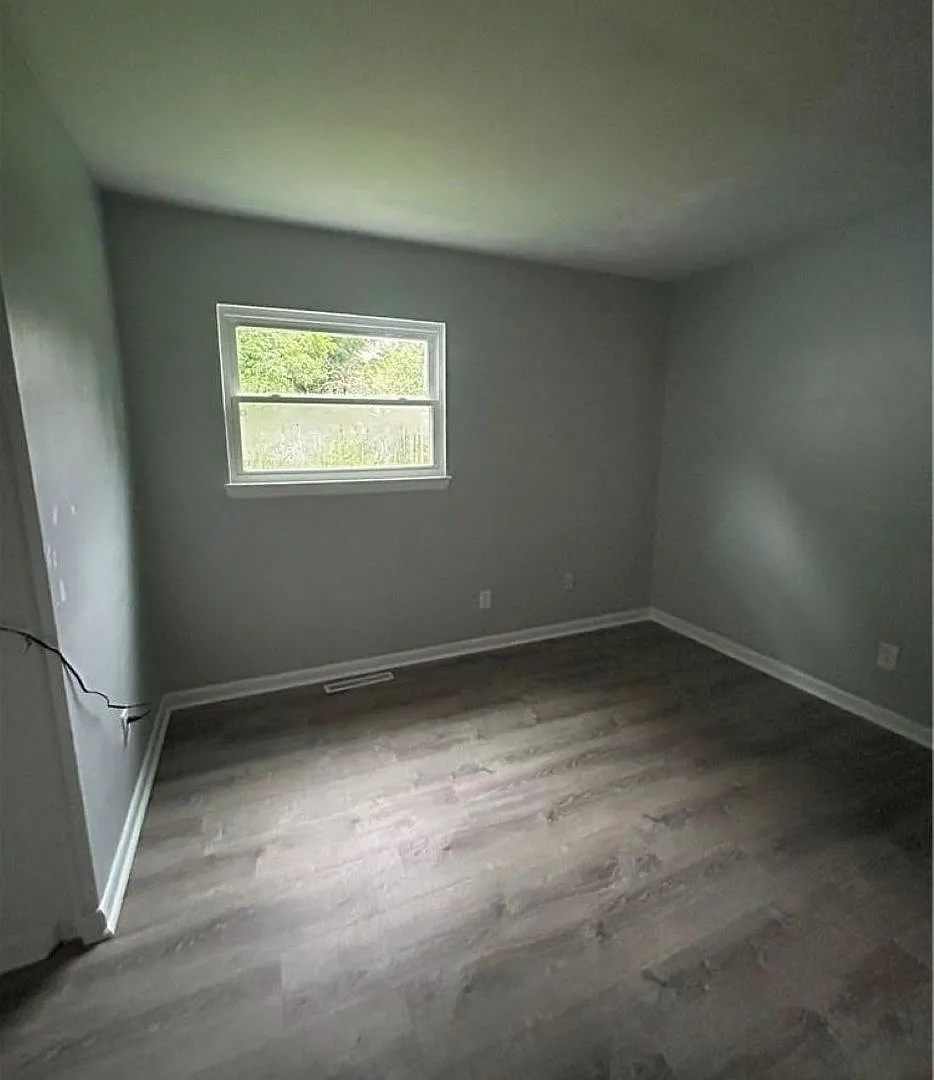 Beautiful 5 Bedroom 2 Bath Home in Pembroke Manor — Photo 4