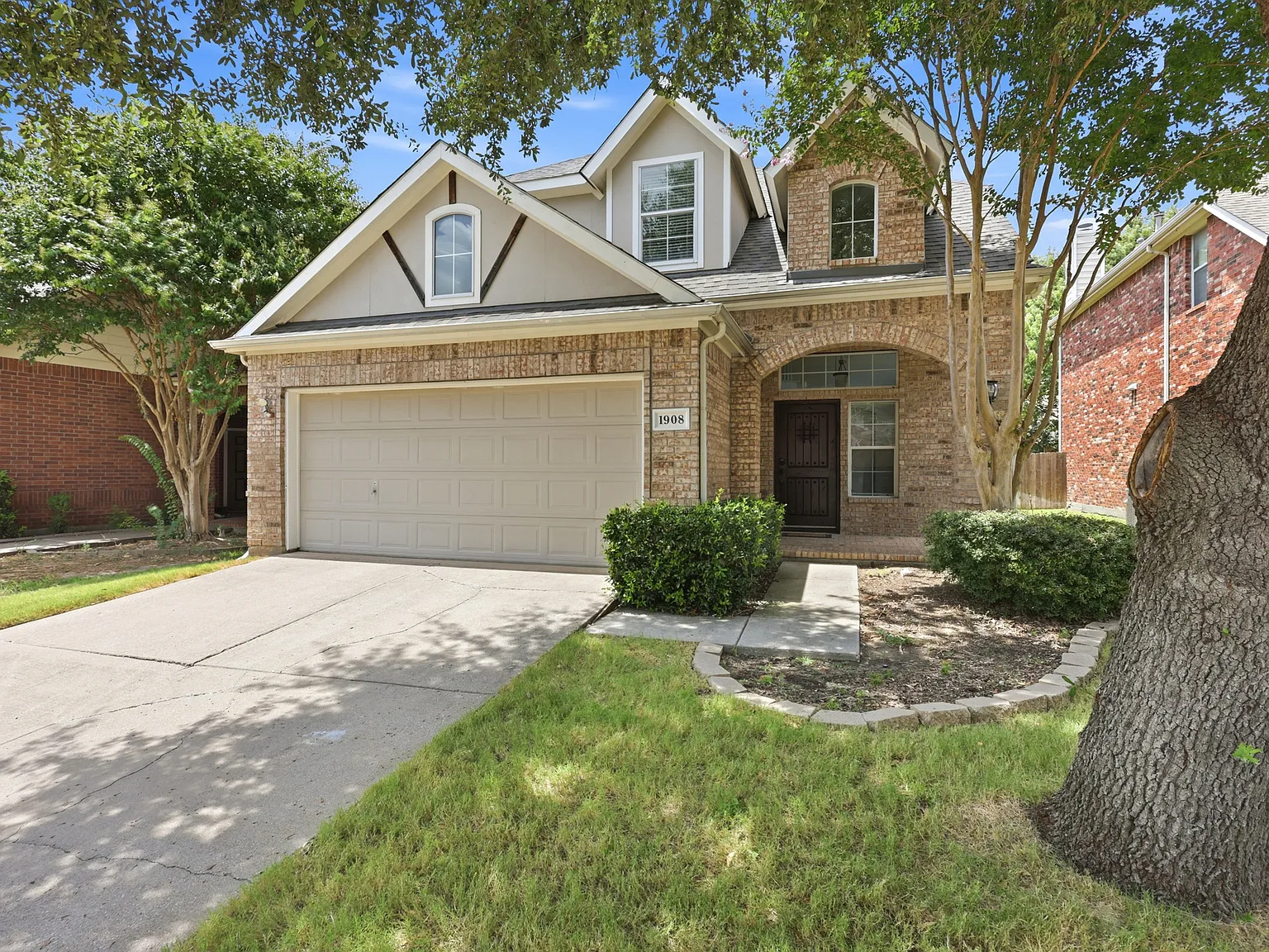 3 bed, 2.5 bath, 2115 sqft, $2,500 — Photo 2