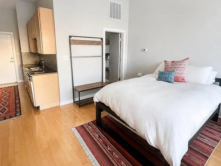 2931 E 12th St #304 — Photo 5