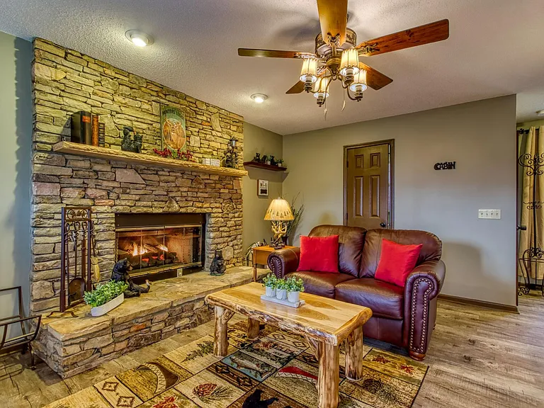 905 Smoky Bears Way — Photo 14