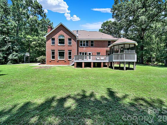 3rd image of 1583 Calder Ln