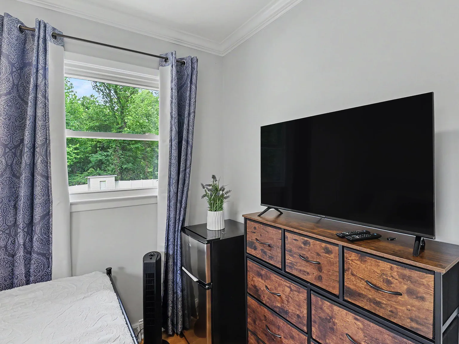 4 bed, 2.0 bath, 1864 sqft, $1,416 — Photo 3