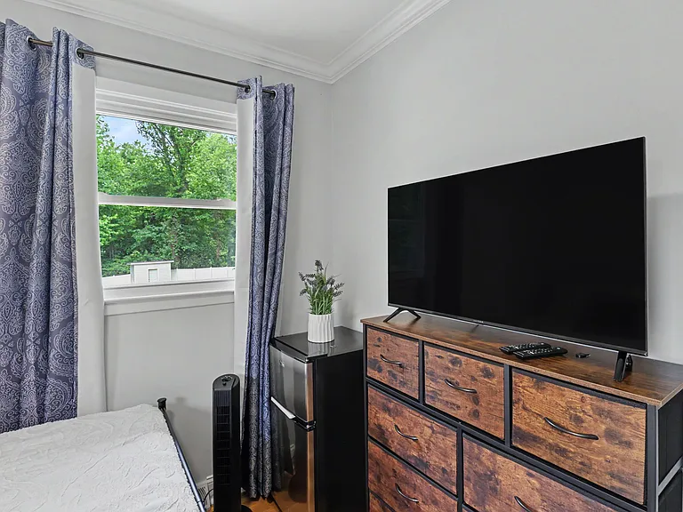 Smart TV, Mini-fridge