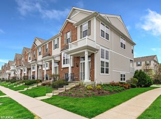 3000 Neubauer Cir, Lindenhurst, IL 60046