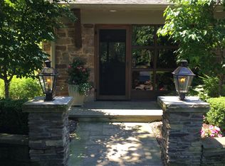 3230 Fox Hollow Dr, Pepper Pike, OH 44124