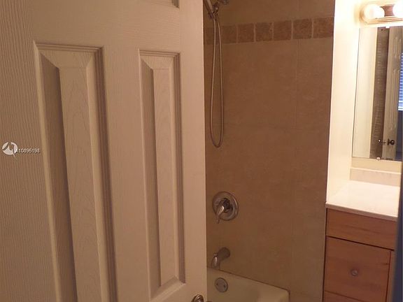 4th image of 1950 N Andrews Ave APT 204D