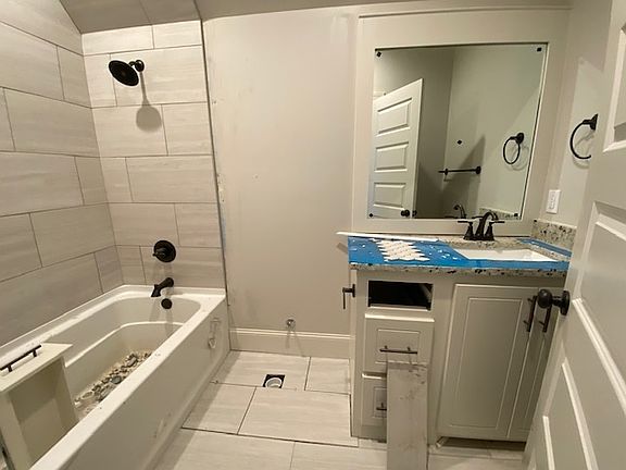 3rd image of 137 Camden Lake Dr