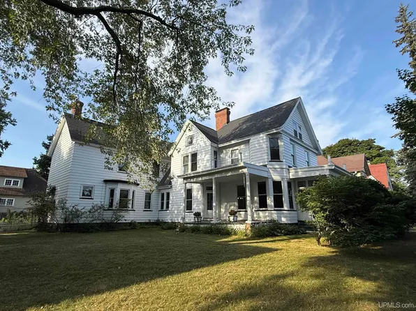 422 E Ohio St, Marquette, MI 49855