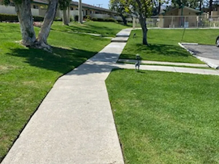 WOODCREST APARTMENTS — Photo 14
