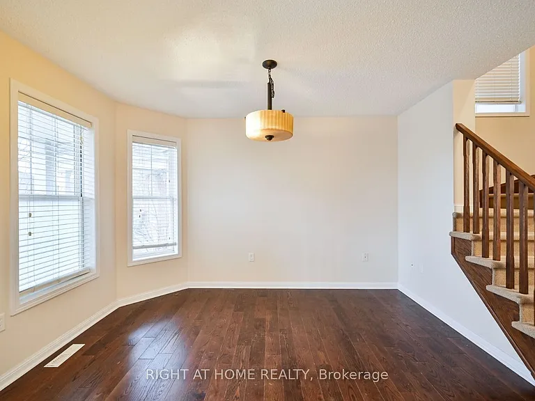 842 Luxton Dr — Photo 3