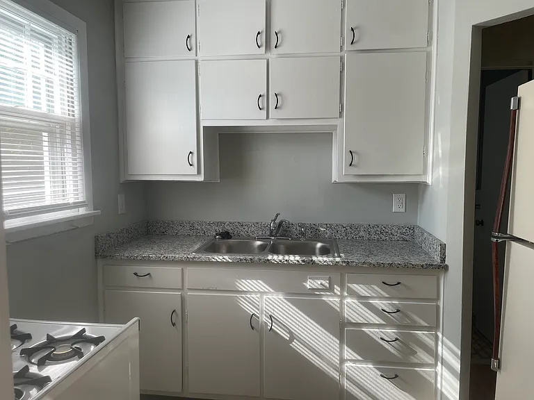 100 E Stewart Rd #15 — Photo 2