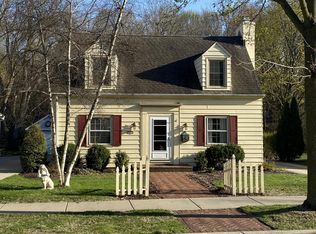 7041 Auburn Ave, Wauwatosa, WI 53213