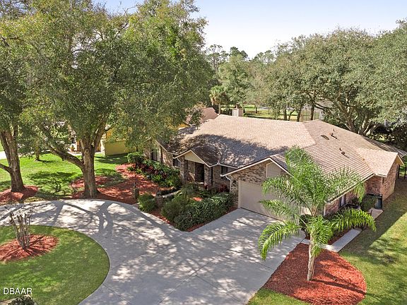 2nd image of 29 Winding Creek Way