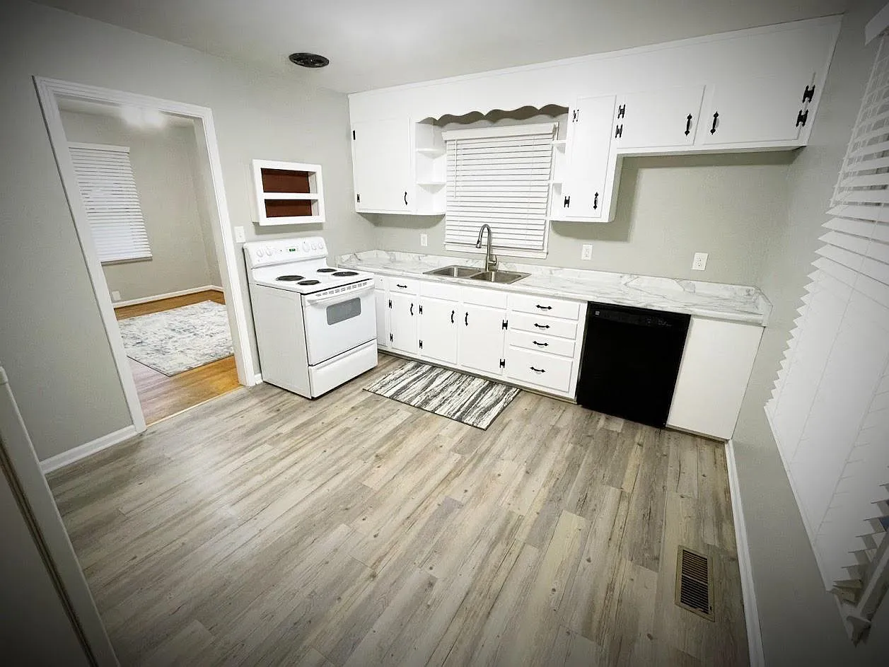 45 E Caldwell Ave — Photo 3