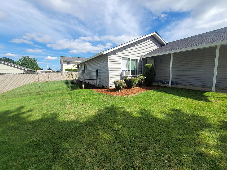1st image of 107 NE 157th Ave
