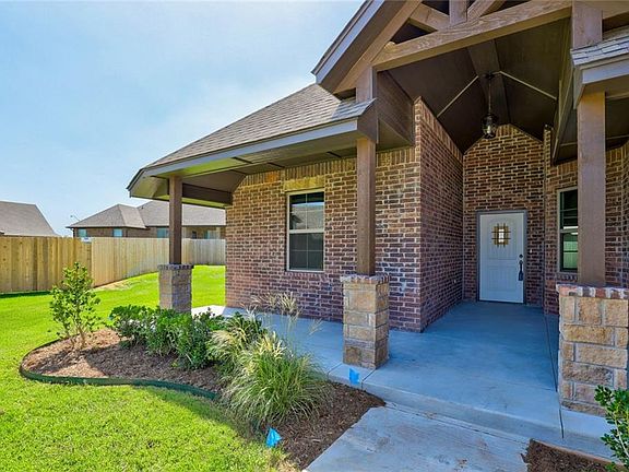 3rd image of 131 Hickory Cir NW
