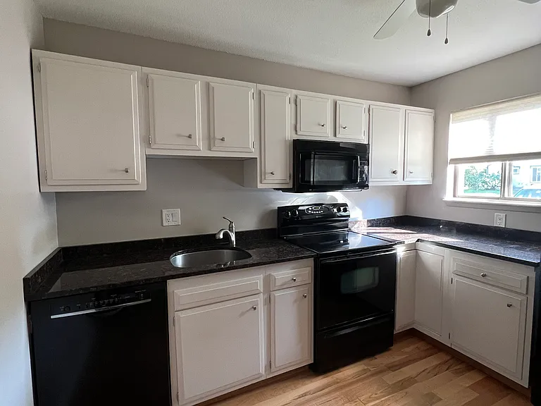170 E Hadley Rd #133 — Photo 2
