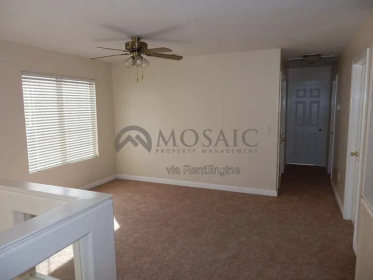 2106 E Briarwood Ter — Photo 8