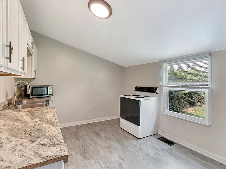 3642 Clarion Ave — Photo 8