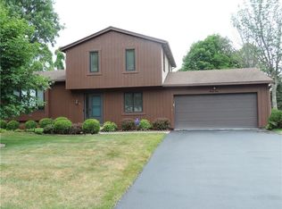 94 W Bend Dr, Rochester, NY 14612