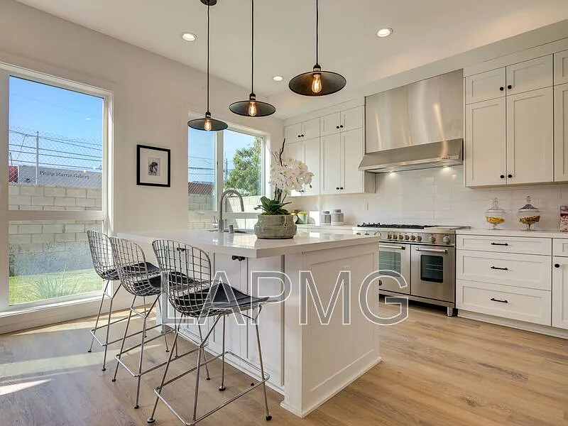 4 bed, 3.0 bath, 2163 sqft, $7,195 — Photo 2