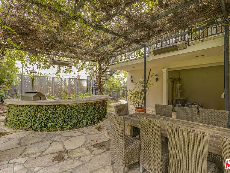 821 N Whittier Dr — Photo 12