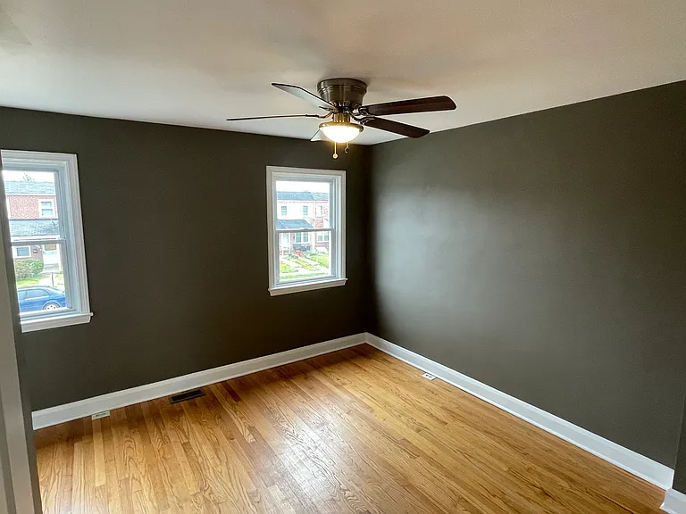 340 Gusryan St — Photo 9