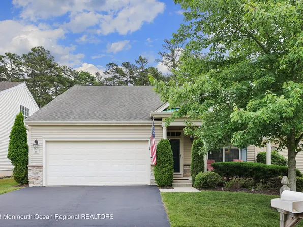 31 Vineyard Way, Barnegat, NJ 08005