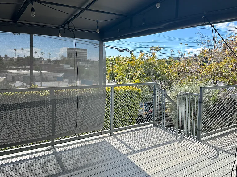 1635 Scott Ave — Photo 2