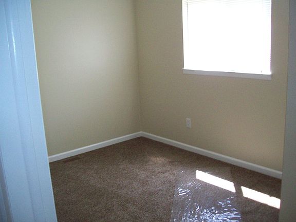4th image of 28211 Felician St