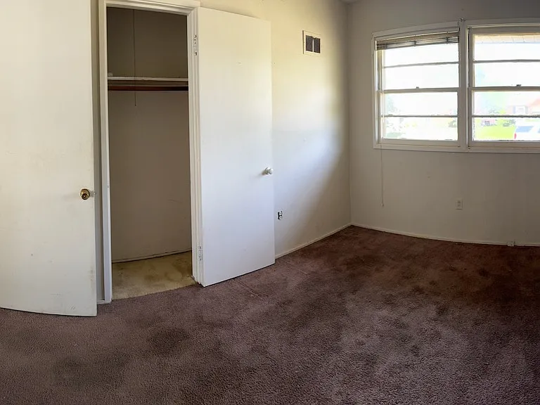 611 W 15th St — Photo 3
