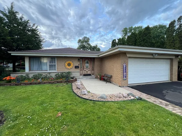 499 Gilbert Dr, Wood Dale, IL 60191