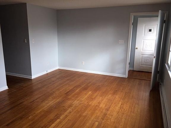 3rd image of 145 Black Rock Ave