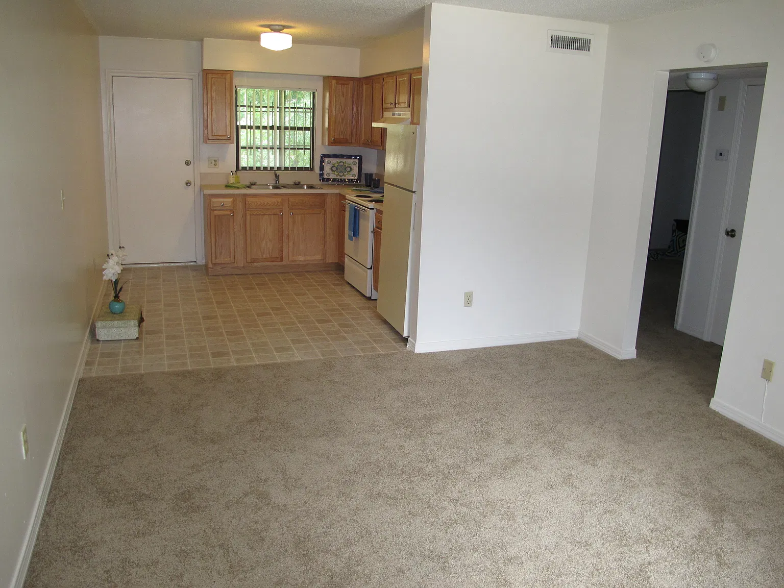 2 bed, 800 sqft, $1,000 — Photo 2