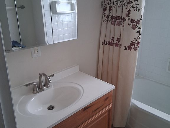 4th image of 209 13th St